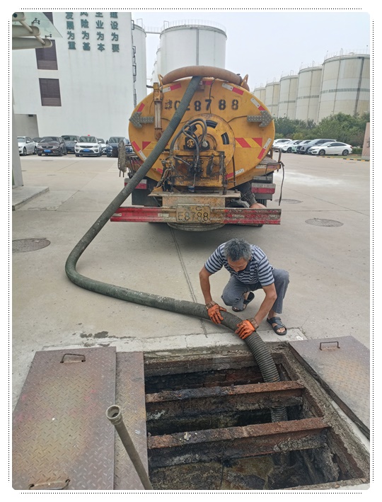 西区街道隔油池清掏