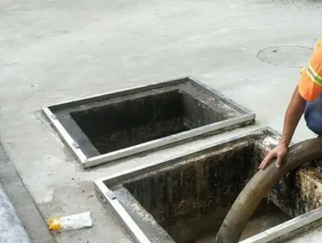 西区街道化粪池清理